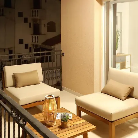 Thalia Apartment *