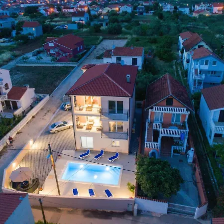 Apartment Thalia